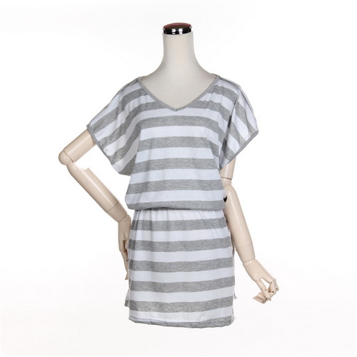 SALE//SALE (ส่งฟรี) ชุดเดรสผ้าคอตตอน คอวี ลายทางสีเทา มีสายมัดเอว เนื้อผ้าหนาและนุ่มใส่สบาย แบบน่ารักมากค่ะ