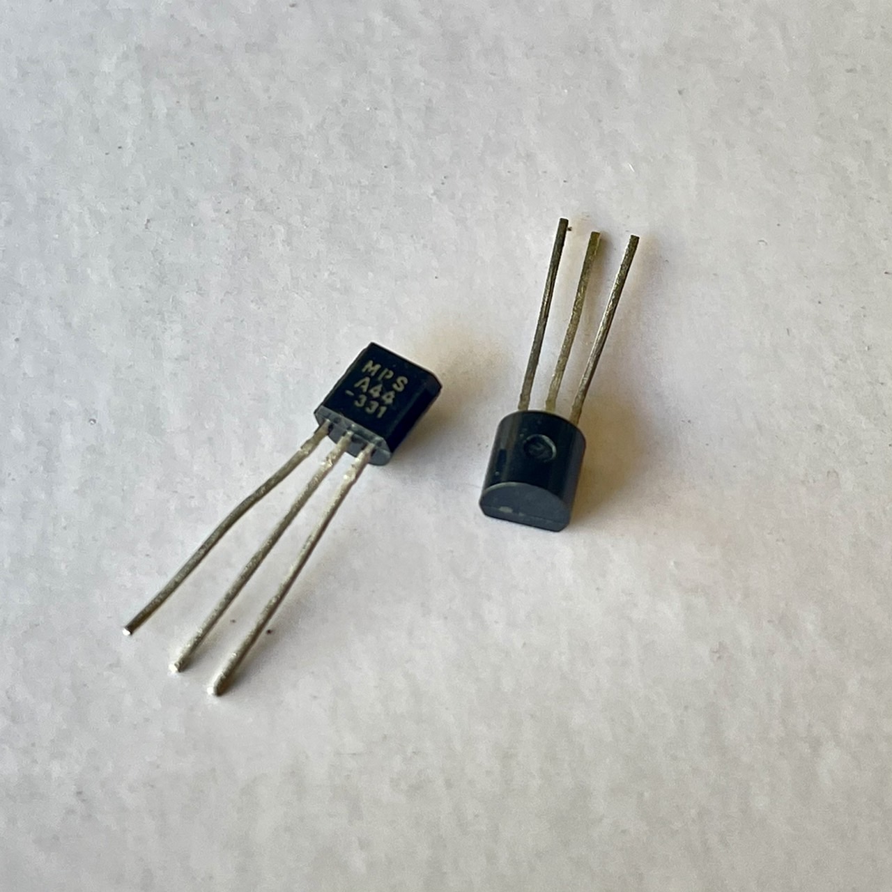 (10ตัว) [TR] A44 MPSA44 KSP44 (เกรดเทียบผลิตจีน) NPN 0.3A 400V