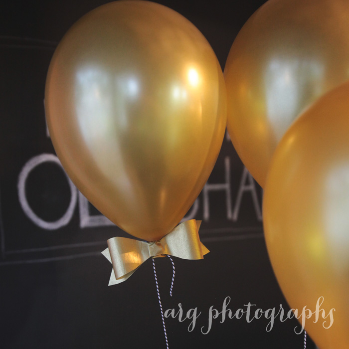 ลูกโป่งกลม เนื้อเมททัลลิก สีทอง ไซส์ 10 นิ้ว แพ็คละ 10 ใบ (Round Balloons Size 10" - Metallic Gold Color)