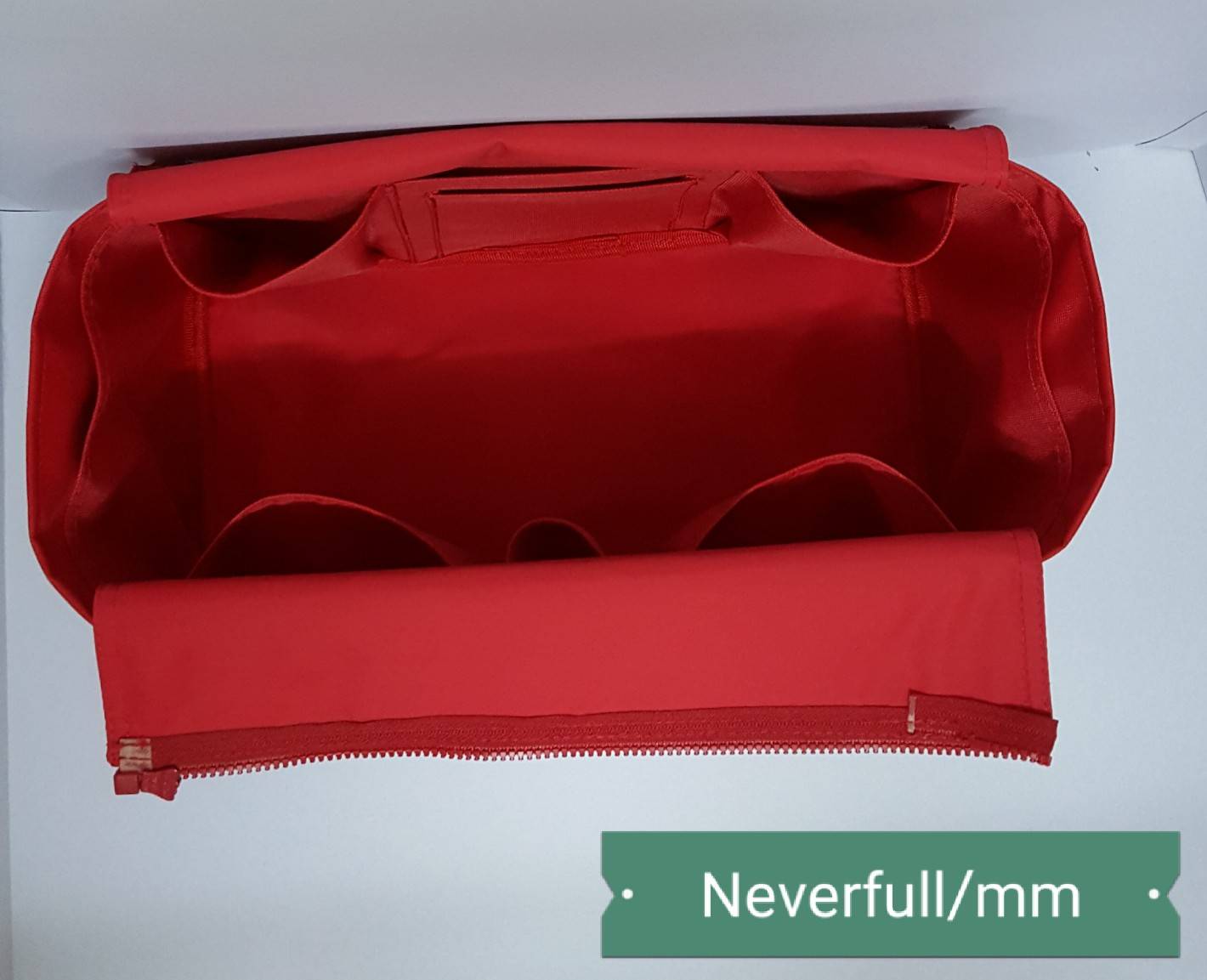 ช่องจัดระเบียบกระเป๋า LV Neverfull แบบซิป