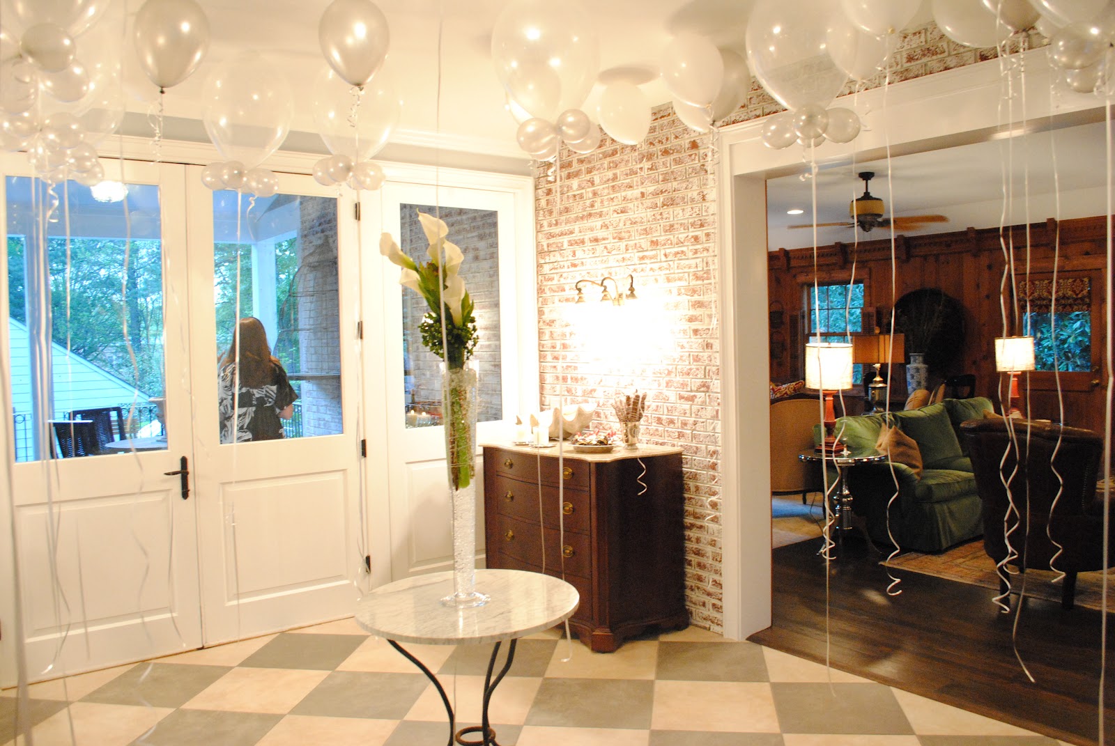 ลูกโป่งกลมเนื้อเมททัลลิก สีเงิน ไซส์ 12 นิ้ว แพ็คละ 10 ใบ (Metallic Silver Latex Balloons Size 12")