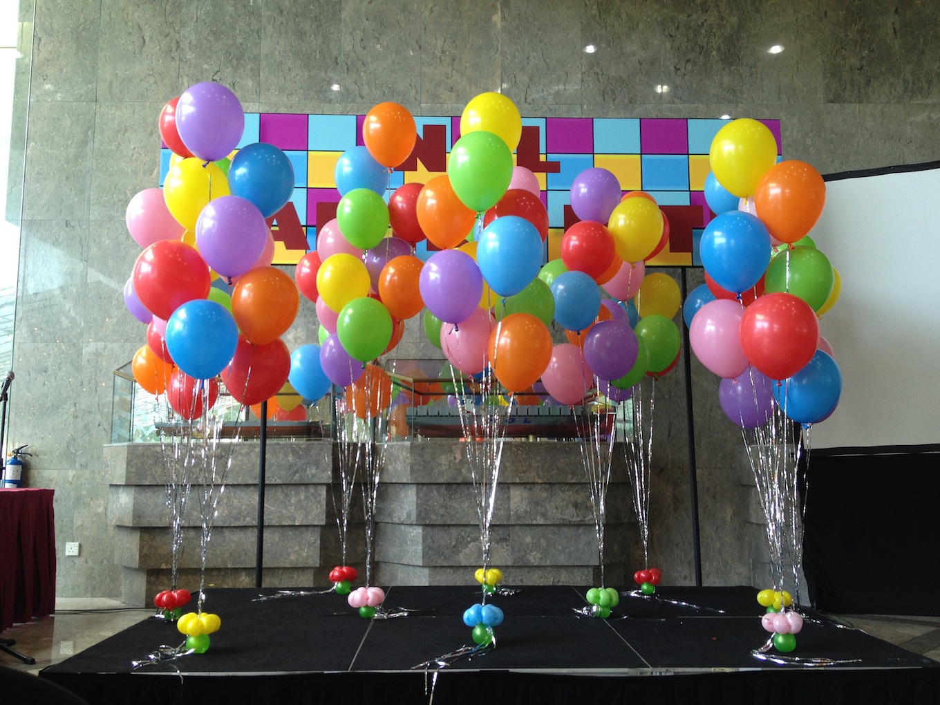ลูกโป่งกลมเนื้อสแตนดาร์ท สีมาตรฐาน คละสี ไซส์ 10 นิ้ว แพ็คละ 10 ใบ (Round Balloons Size 10" - Mixed Standard Color)