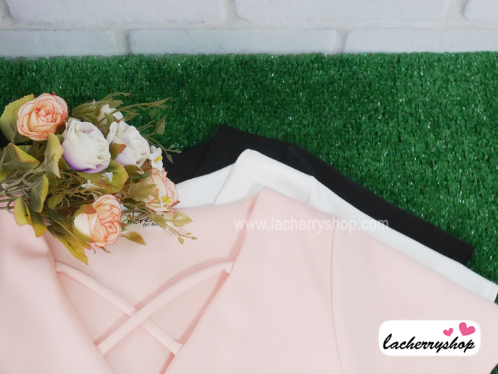 เสื้อผ้าแฟชั่น เสื้อทำงาน ผ้าฮานาโกะ สีโอรส เอวระบาย แต่งสายไขว้ที่คอเก๋ๆ แบบสวยหรูมากค่ะ ใส่ได้ทุกโอกาส