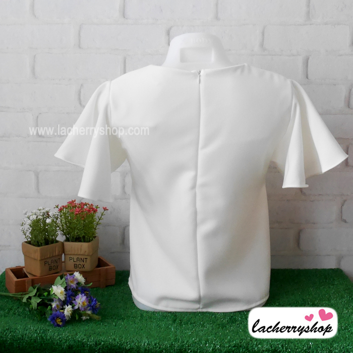 เสื้อผ้าแฟชั่น เสื้อทำงาน ผ้าฮานาโกะ สีขาว แบบสวยเรียบหรู แต่งระบายแขนสวยพริ้ว แบบสวยเรียบร้อย เหมาะกับทุกโอกาส