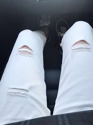 กางเกงขาวยีนส์ ขาดเข่า เข้ารูป 5ส่วน แฟชั่น กระเป๋าปะ ผ้าไม่บาง เอว No.26-34 ดำ ขาว