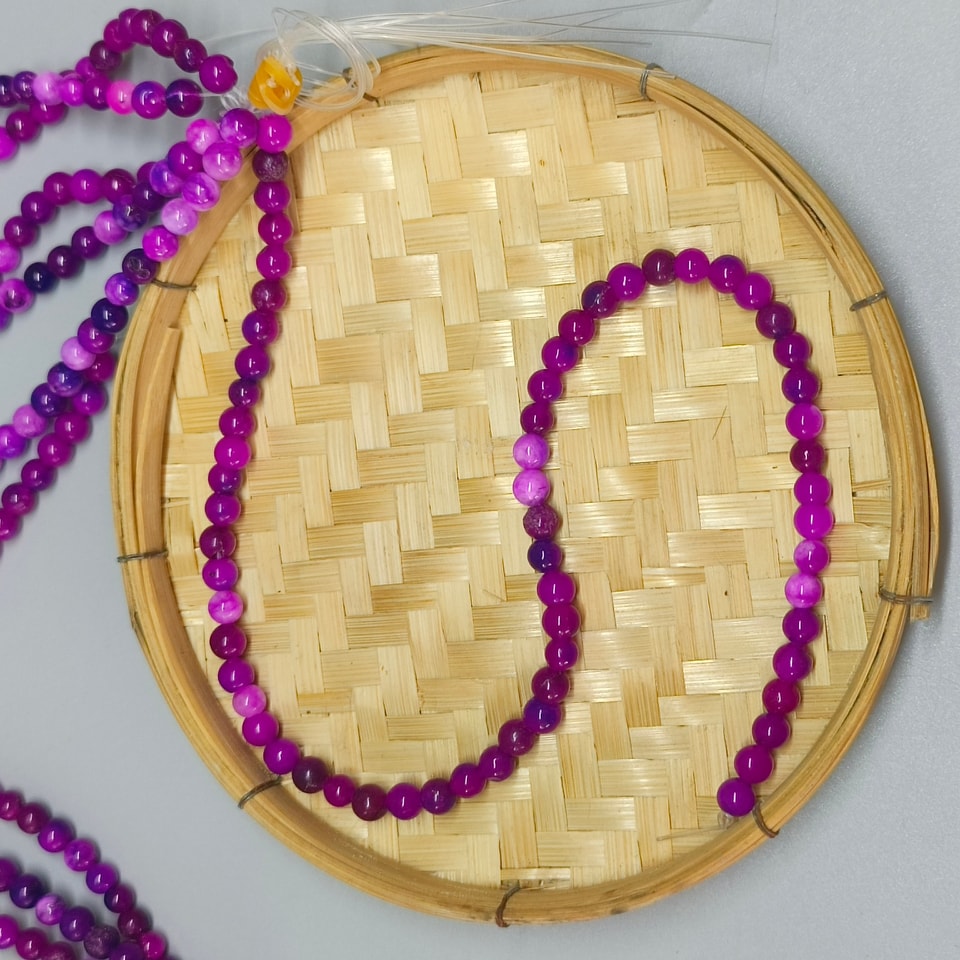 หินเกรฟอาเกต (Grape agate) 6 มิล (63เม็ด/เส้น) 180฿