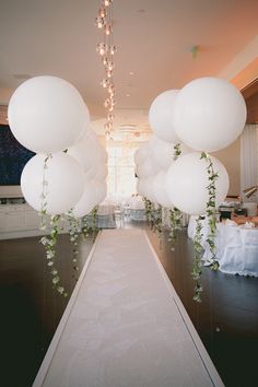 ลูกโป่งกลมจัมโบ้ไซส์ใหญ่ 36" Latex Balloon RB WHITE 3FT สีขาว/ Item No. TQ-42847 แบรนด์ Qualatex