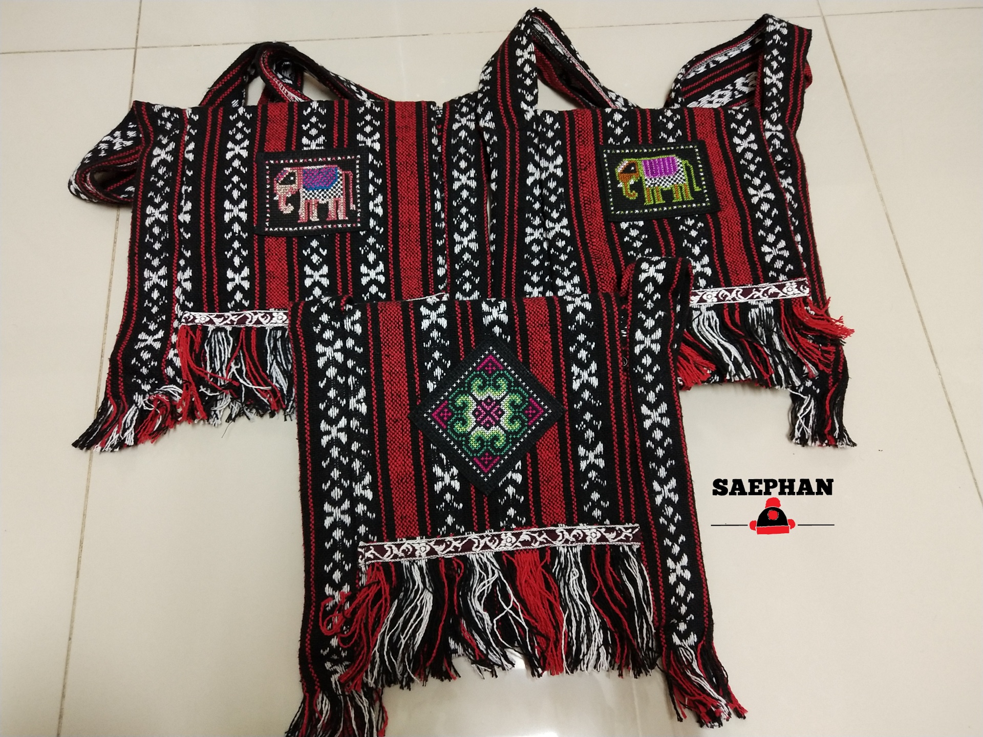 ย่ามสะพาย สีแดงใบเล็กน่ารัก