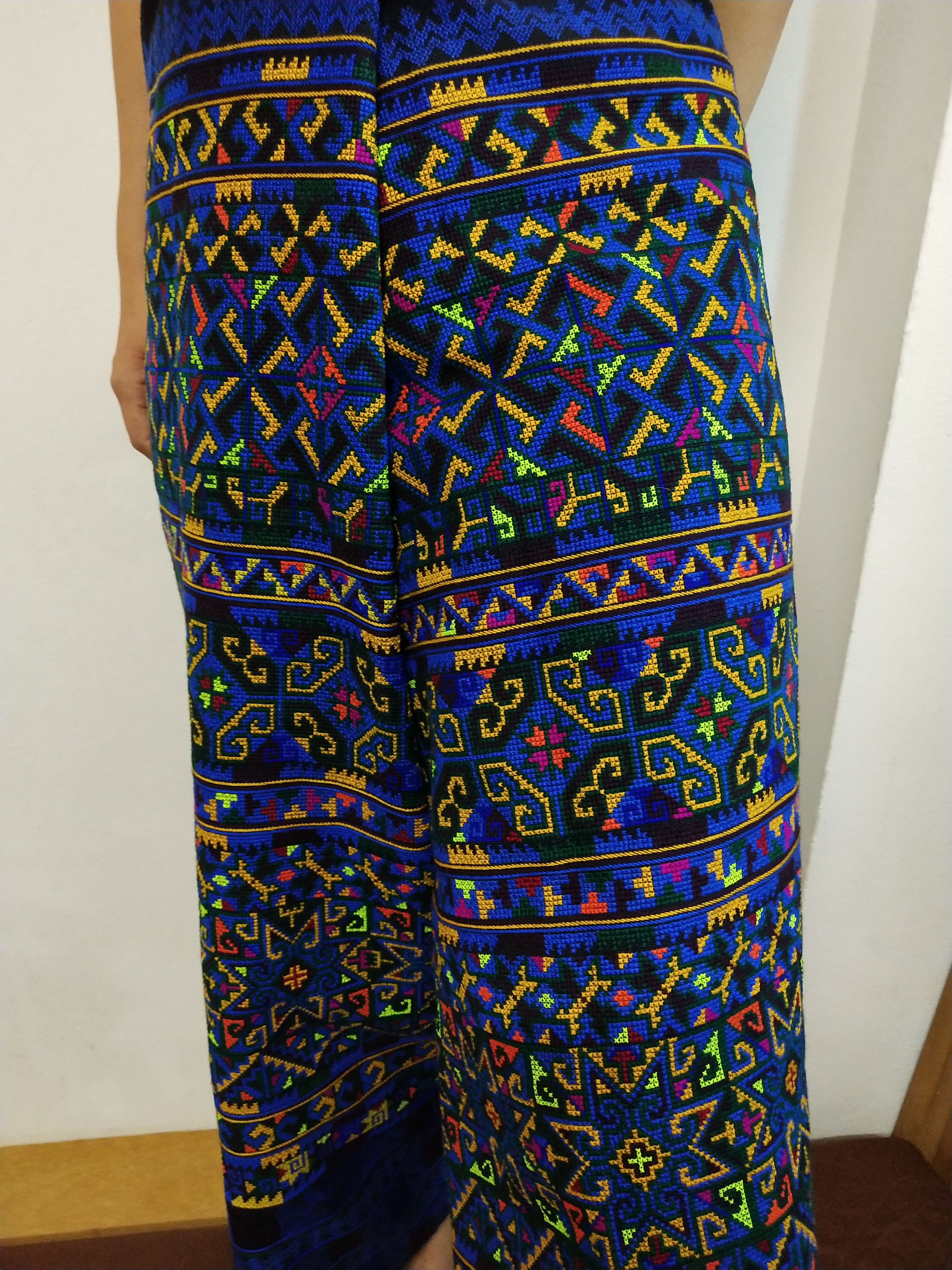 P373 กางเกงผ้าปักมือ โทนสีน้ำเงินสดใส มือ1 ไม่ผ่านการใช้งาน