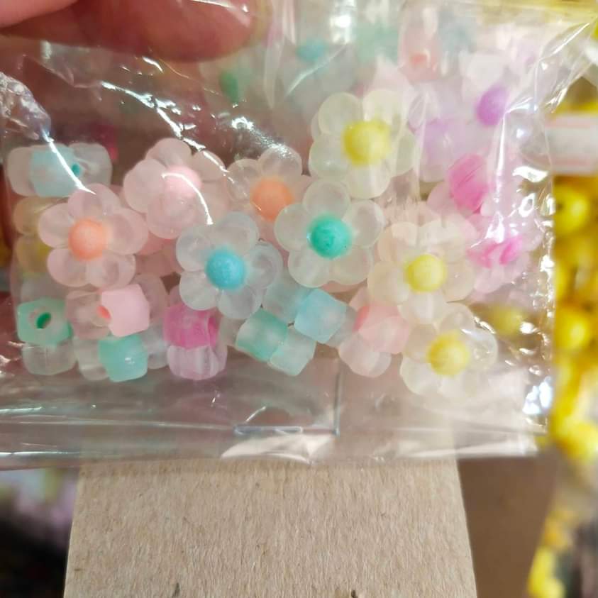 ลูกปัดแฟนซีตกแต่ง ดอกไม้ แบบที่6 ถุงละ 20บาท!!