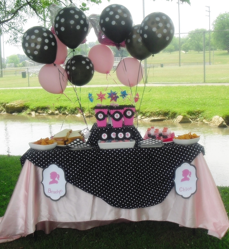 ลูกโป่งกลมนำเข้า พิมพ์ลายจุด สีดำ ไซส์ 12 นิ้ว แพ็คละ 10 ใบ ( Polka Dot Printing Balloon - Black Color )