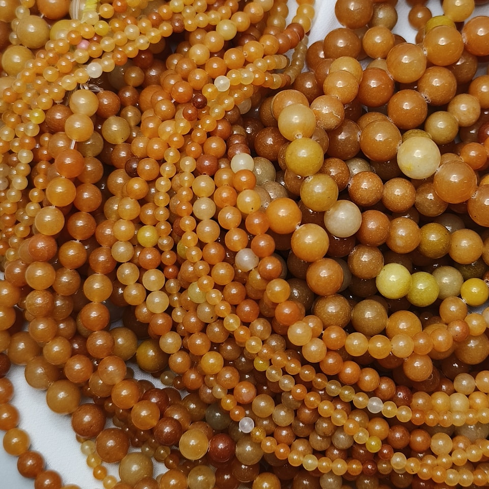 หินหยกน้ำผึ้ง หินเสริมโชคการเงิน เจริญรุ่งเรือง สุขภาพดี มีเงินทอง ยาว 37 ซม. 4 มิล (98 เม็ด)