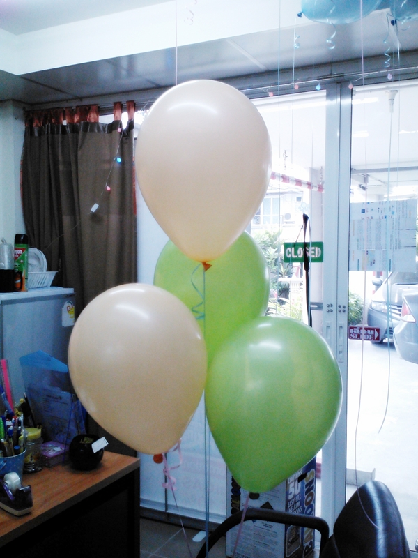 ลูกโป่งกลมเนื้อสแตนดาร์ท สีเขียวตองอ่อน ไซส์ 10 นิ้ว แพ็คละ 10 ใบ (Round Balloons Size 10" - Standard Green Lime Color)
