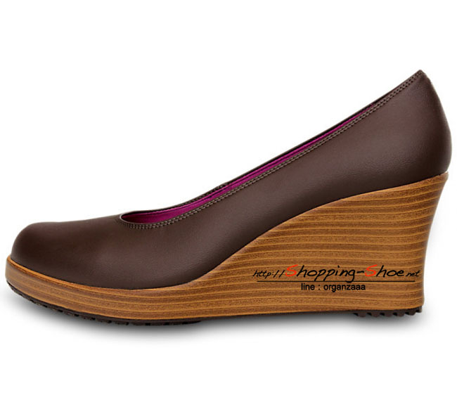 Crocs Women’s A-Leigh Closed Toe Wedge - Espresso / Walnut ของแท้ Outlet ไทยและอเมริกา