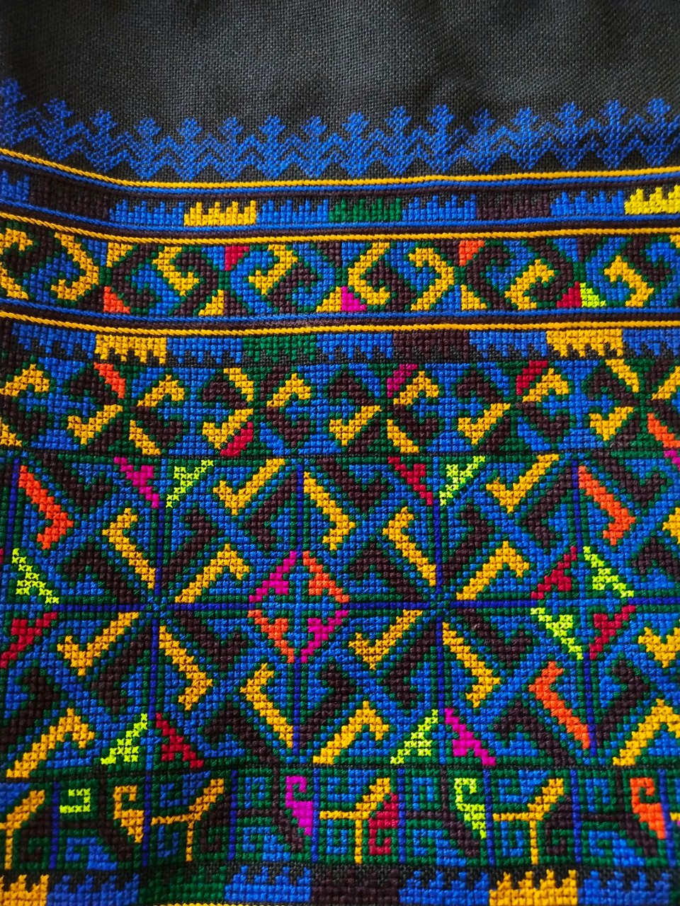 P373 กางเกงผ้าปักมือ โทนสีน้ำเงินสดใส มือ1 ไม่ผ่านการใช้งาน