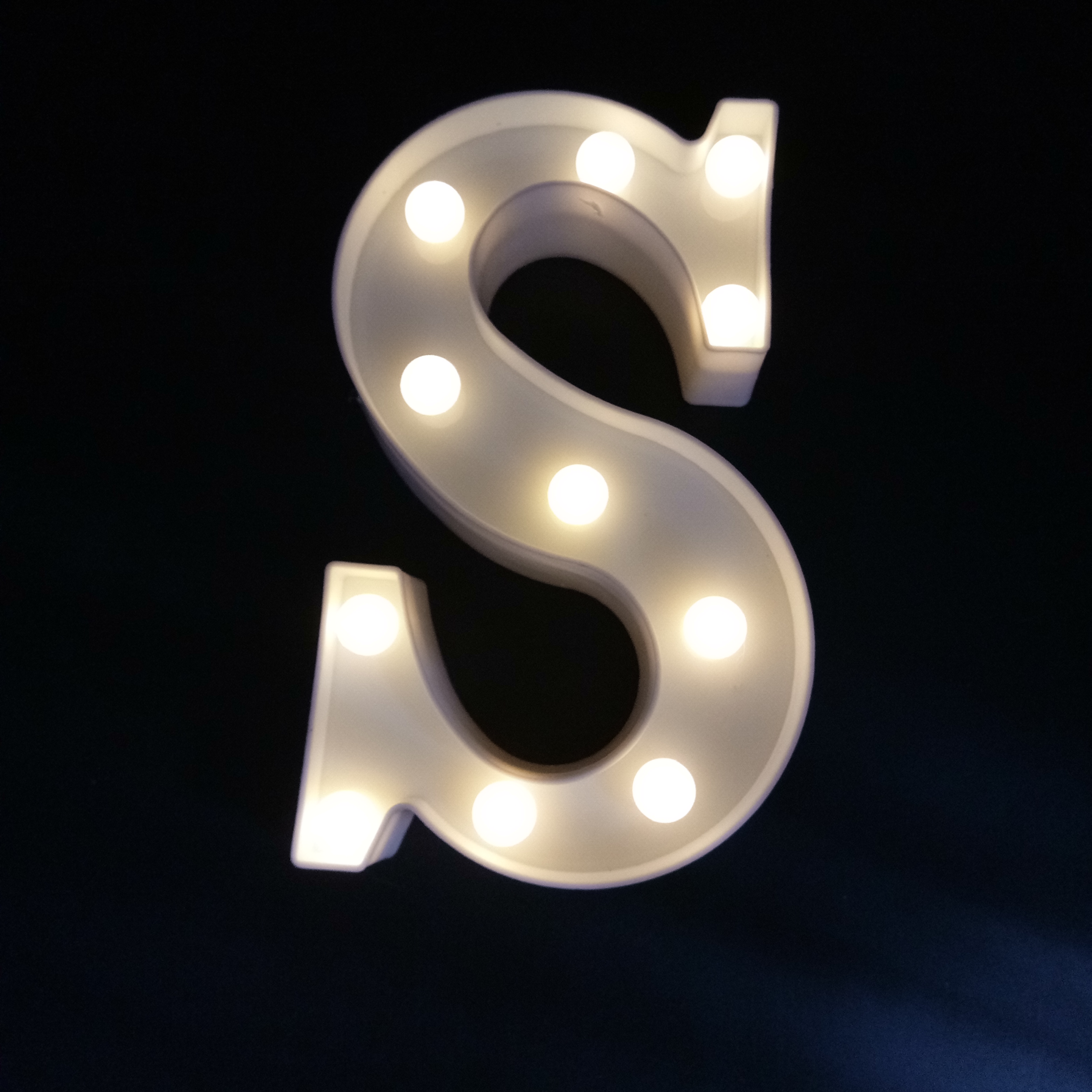 กล่องไฟ LED ตัวอักษรภาษาอังกฤษ A-Z กล่องสีขาว (กรุณาระบุตัวอักษรที่ต้องการ เมื่อทำการสั่งซื้อ) / ราคาต่อ 1 ชิ้น