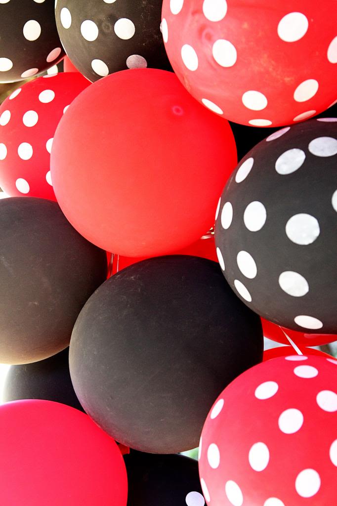 ลูกโป่งกลมเนื้อสแตนดาร์ท สีดำ ไซส์ 12 นิ้ว แพ็คละ 10 ใบ (Round Balloon - Standard Black Color 12")