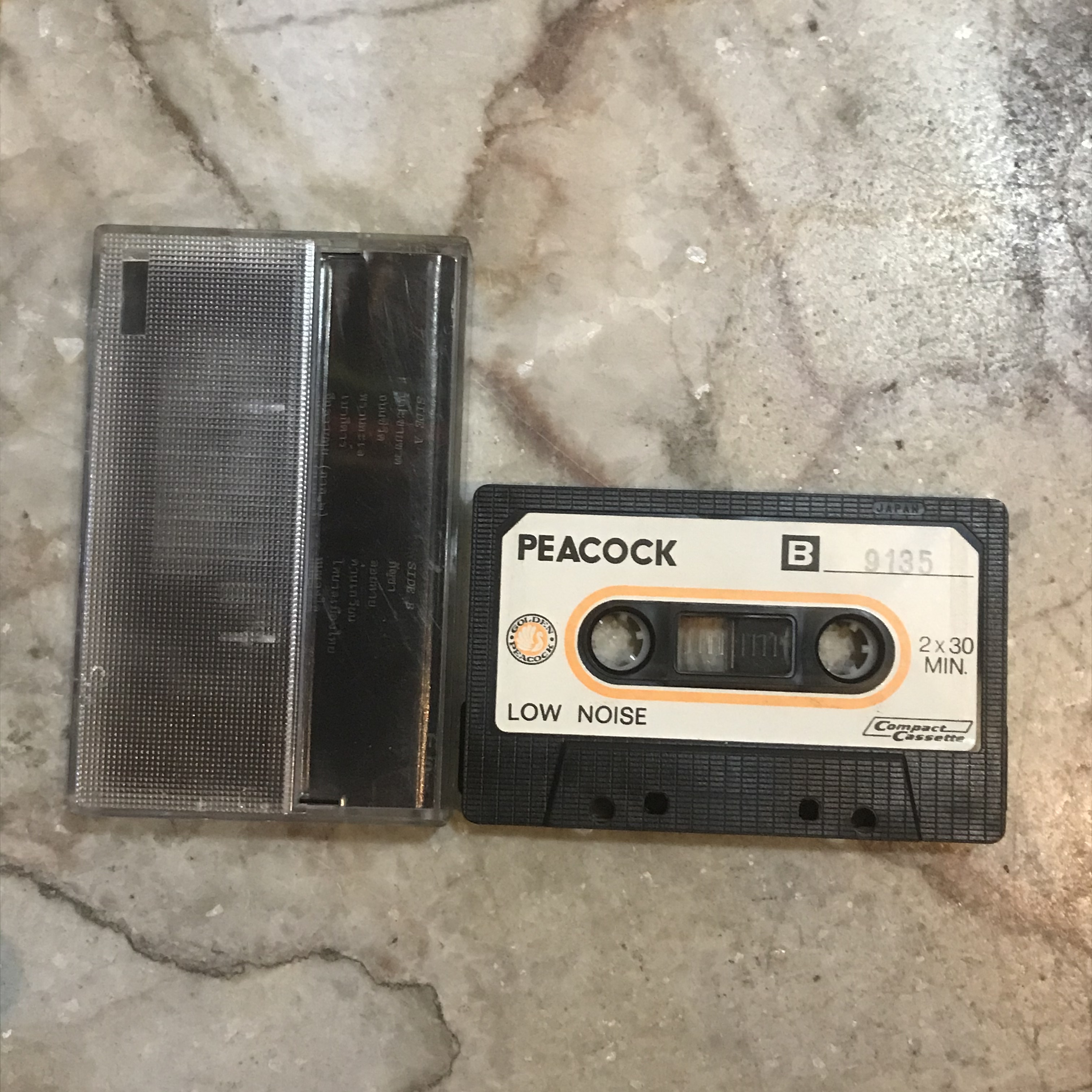 T คาราบาว - ขี้เมา พิมพ์แรก Peacock ( Used Cassett Tape )