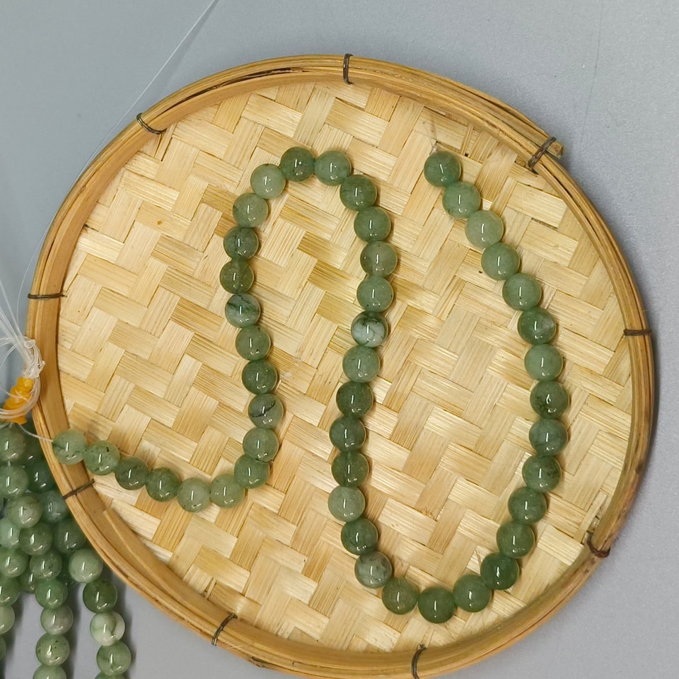 หินหยกพม่า (Jade) หยก หินจากสวรรค์ อัญมณีเพื่อความเจริญรุ่งเรือง 8 มิล (50เม็ด/เส้น) 200฿