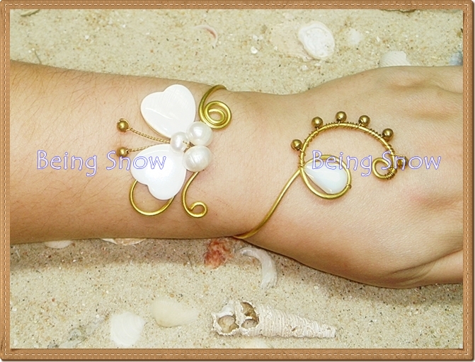 กำไลผีเสื้อปีกหัวใจ - สีขาว