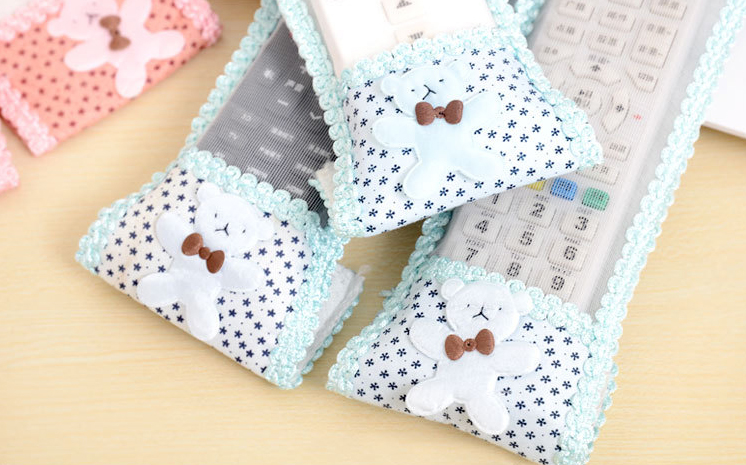 ซองผ้าใส่รีโมทแอร์, รีโมททีวี ลายเรียบร้อย น่ารัก. เอาไว้กันรีโมทเปื้อนสิ่งสกปรก และใส่ให้ดูสวยงาม (รุ่นนี้ไม่กันน้ำนะครับ) วัสดุ : ทำจากผ้า ด้านหน้าเป็นผ้าตาข่าย เปิด ปิด ด้วยแถบตีนตุ๊กแก. ซองรีโมท ซองรีโมทสวยหวานๆ ซองรีโมทน่ารัก ซองรีโมทแอร์ ซองรีโมท.