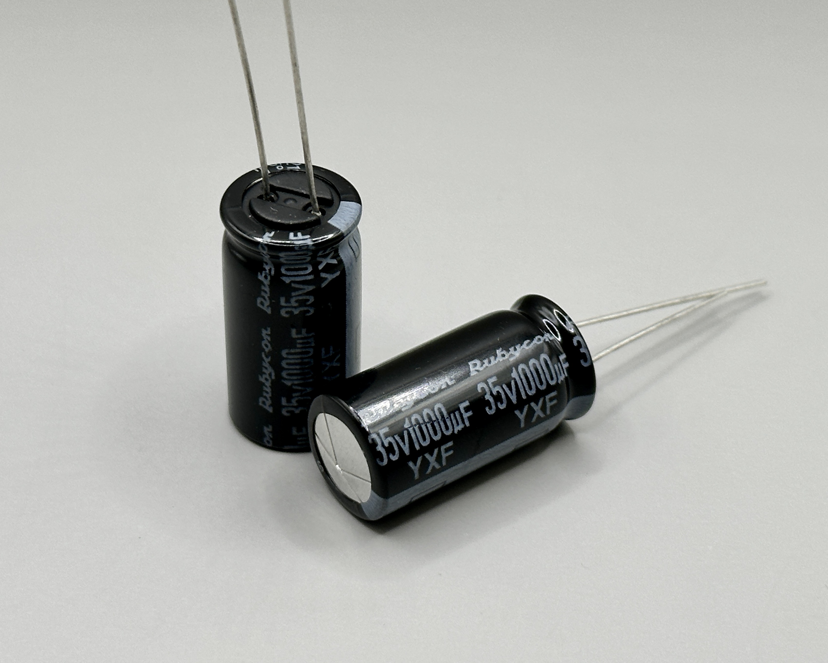 (1ตัว) [E-CAP] 1000uF/35V 105ºC Rubycon YXF 12.5x25mm P=5mm