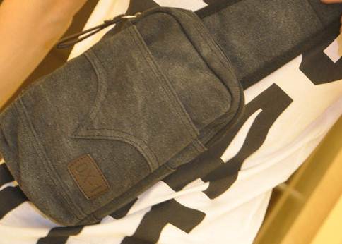 กระเป๋าสะพายข้าง size S แบบกระเป่ายีนส์ เนื้อผ้าใบ สีดำ น้ำตาล