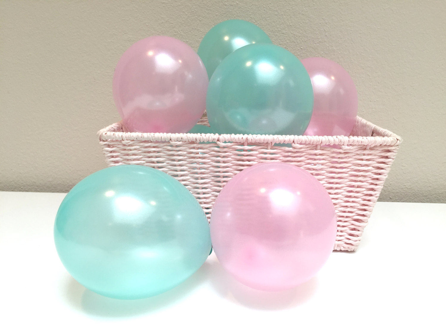 ลูกโป่งกลม เนื้อมุก สีเขียวอ่อนน้ำทะเล ไซส์ 6 นิ้ว แพ็คละ 10 ใบ (Light Green Round Balloon Size 6')