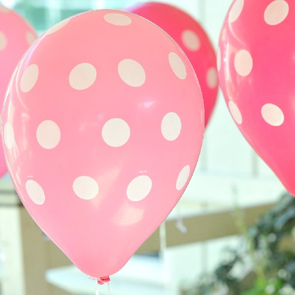 ลูกโป่งกลมนำเข้าพิมพ์ลายจุด สีชมพูอ่อน ไซส์ 12 นิ้ว แพ็คละ 10 ใบ ( Polka Dot Printing Balloon - Light Pink Color )