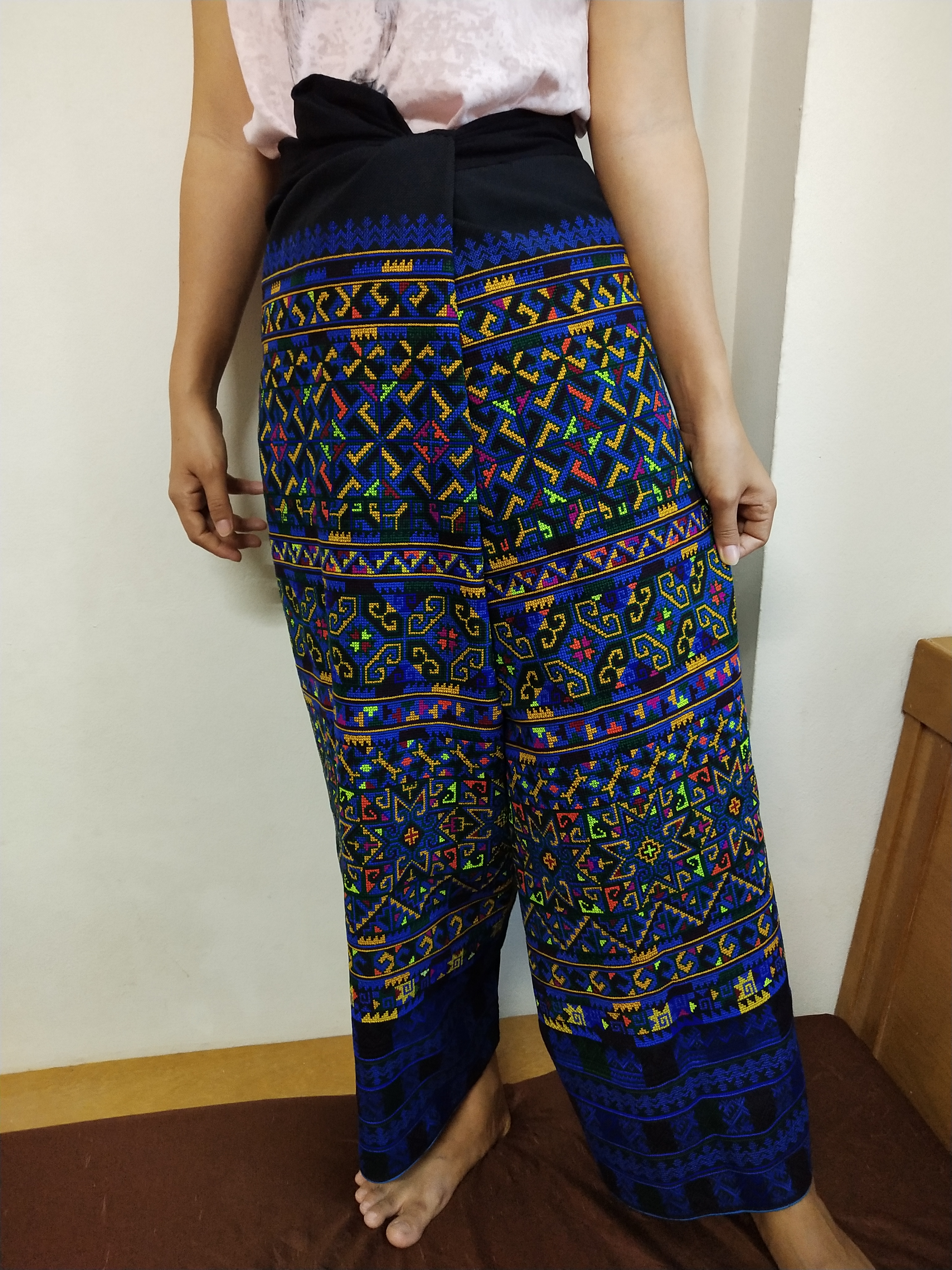 P373 กางเกงผ้าปักมือ โทนสีน้ำเงินสดใส มือ1 ไม่ผ่านการใช้งาน