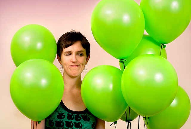 ลูกโป่งกลมเนื้อสแตนดาร์ท สีเขียวอ่อน ไซส์ 12 นิ้ว แพ็คละ 10 ใบ (Round Balloons - Light Green Color 12")