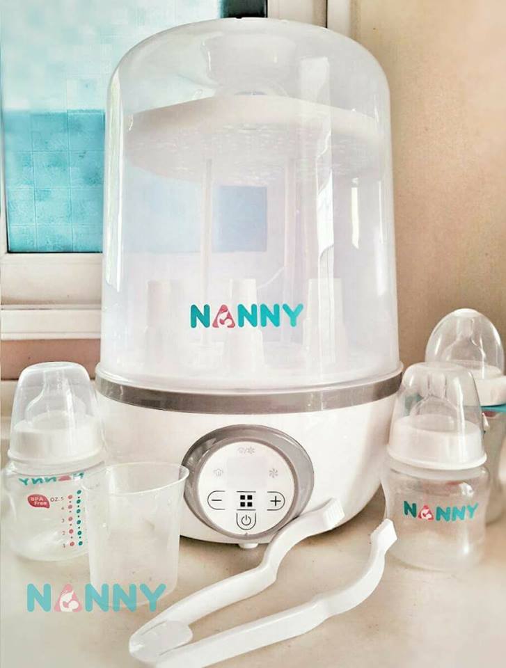 เครื่องนึ่งขวดนมพร้อมอบแห้ง Nanny Electric Steam Sterilizer&Dryer 3-in1 เครื่องนึ่งขวดนมพร้อมอบแห้ง Nanny Electric Steam Sterilizer&Dryer 3-in1 (สินค้ารับประกัน 1 ปีจากศูนย์) *สินค้าจากศูนย์ไทยค่ะ* ข้อมูลสินค้า เครื่องนึ่งขวดนมพร้อมอบแห้ง แบรนด์แนนนี่ ใช้นึ่งขวดนมเพื่อการฆ่าเชื้อและอบแห้ง ฆ่าเชื้อด้วยระบบไอน้ำร้อน ใช้นึ่งขวดนม จุมนมและอุปกรณ์ต่างๆ ของลูกน้อย โดยไม่ใช้สารเคมี เพื่อสุขอนามัยที่ดีของลูกน้อย คุณสมบัติ - ใส่ขวดนมนมได้ 6 ขวด - วัสดุปลอดสาร BPA Free - ฆ่าเชื้อโรคได้ถึง 99.99% - ตัดไฟอัตโนมัติ - หน้าจอ LED ปุ่มกดแบบทัชสกรีน ใช้งานง่ายสุดๆ - ปรับการทำงานได้ 3 แบบ คือ นึ่งอย่างเดียว/อบแห้งอย่างเดียว/และนึ่งพร้อมอบแห้งค่ะ - นึ่งฆ่าเชื้อด้วยเวลาเพียง 10 นาที การทำงานของหน้าจอ - กดปุ่มกลาง เพื่อเลือกการทำงาน - หน้าจอจะแสดงสัญลักษณ์การทำงาน เช่น นึ่ง/อบแห้ง/หรือนึ่งพร้อมอบแห้ง - เวลาการทำงานของระบบ *นึ่ง ใช้เวลา 10 นาที/**อบแห้ง ใช้เวลา 40 นาที/***นึ่งพร้อมอบแห้ง ใช้เวลา 50 นาที วิธีการใช้งาน 1. เติมน้ำลงในถาด 150 มล. 2. วางฐานและอุปกรณ์ให้เรียบร้อย (ถาดด้านบนปรับระดับได้) 3. เสียบปลั๊กแล้วกดปุ่ม เปิดเครื่อง 4. เลือกโปรแกรมการใช้งาน 5. ถ้าต้องการปรับลด/เพิ่มเวลา ให้กดปุ่ม - หรือ + (ยกเว้นโปรแกรมนึ่งไม่สามารถปรับเวลาได้) 6. เมื่อสิ้นสุดการทำงาน จะมีเสียงเตือน และเครื่องจะดับอัตโนมัติ ในชุดประกอบด้วย 1. ฝาครอบ 2. ชั้นสำหรับนึ่งจุกนม 3. ชั้นสำหรับนึ่งขวดนม 4. ฐานทำความร้อนมีสายไฟพร้อมใช้งาน 5. คู่มือและใบรับประกัน 6. แถมฟรี! ที่คีบขวดนม และแก้วตวงน้ำ ขนาดเครื่องนึ่ง (กว้างxสูง) 25x37 เซนติเมตร ขนาดกล่องสินค้า 28x28x39 เซนติเมตร บรรจุ : กล่องสินค้าอย่างดีเหมือนในภาพค่ะ *บริการเช็คสินค้าก่อนส่งทุกชิ้นค่ะ*