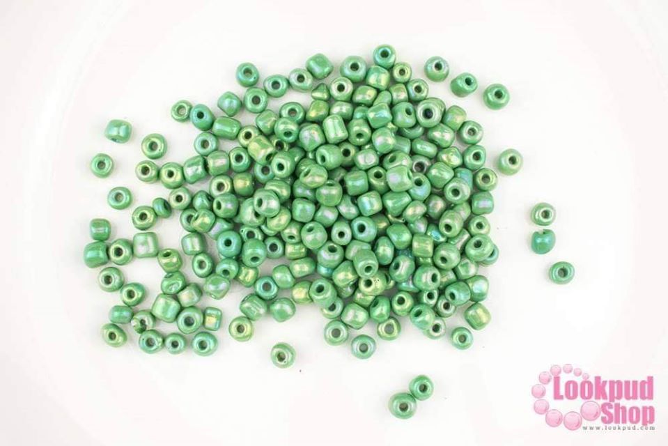 ลูกปัดจีน กลม สีเขียวขุ่น เหลือบรุ้ง 4มิล #L (1ถุง/450กรัม)