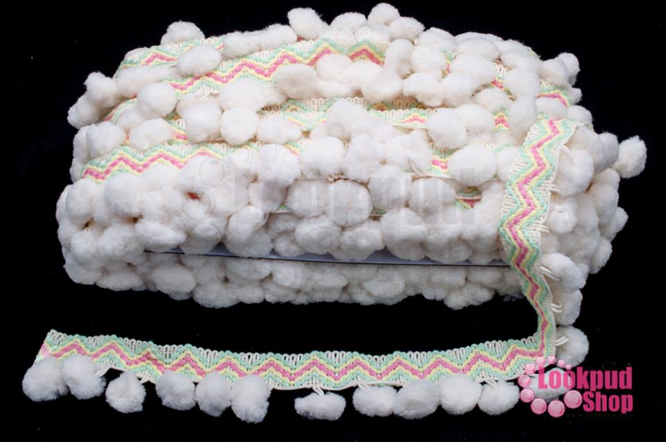 ปอมเส้นยาว แถบลายคลื่น สีครีมอ่อน กว้าง 4.5ซม(1พับ/18หลา)