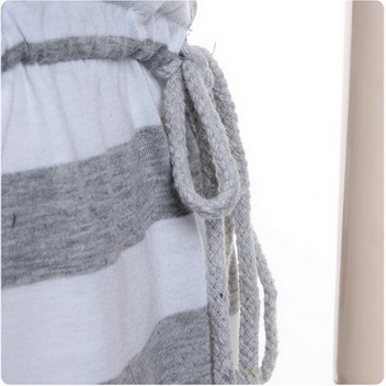 SALE//SALE (ส่งฟรี) ชุดเดรสผ้าคอตตอน คอวี ลายทางสีเทา มีสายมัดเอว เนื้อผ้าหนาและนุ่มใส่สบาย แบบน่ารักมากค่ะ