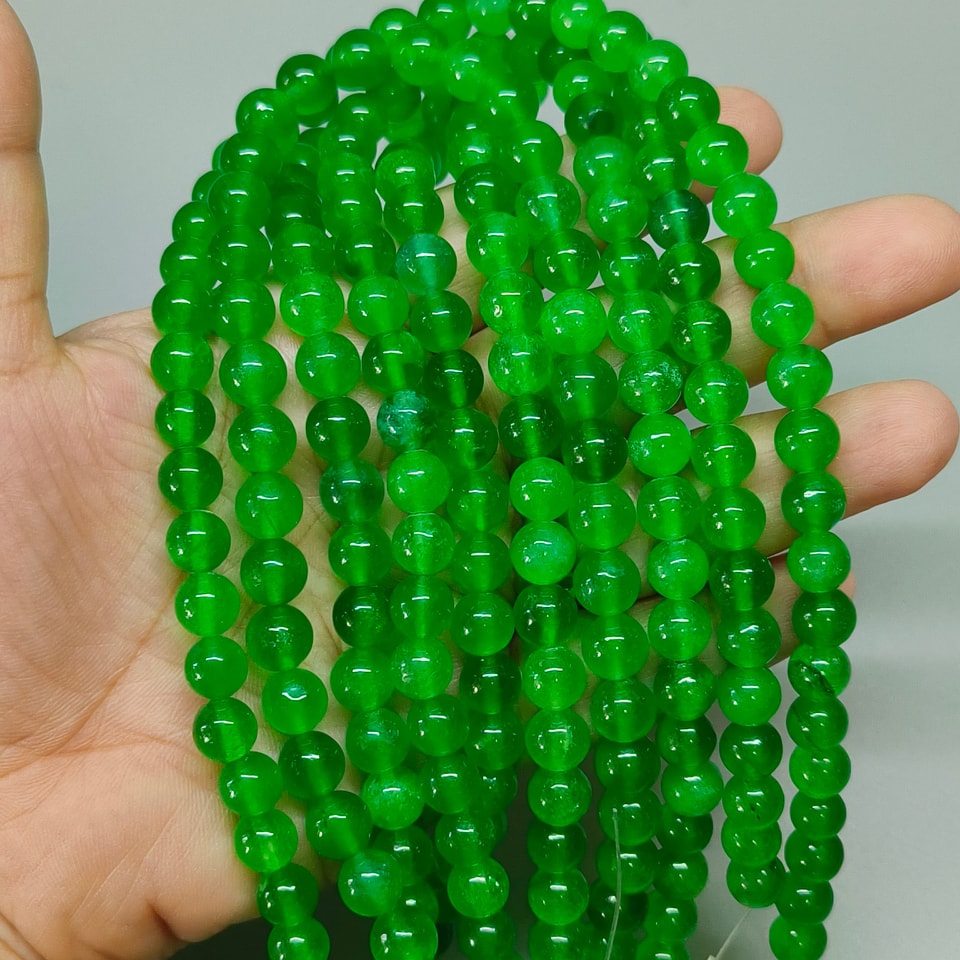 หินมรกต(Emerald) "หินแห่งความสมหวังในความรัก" 8 มิล (50เม็ด/เส้น) 200฿