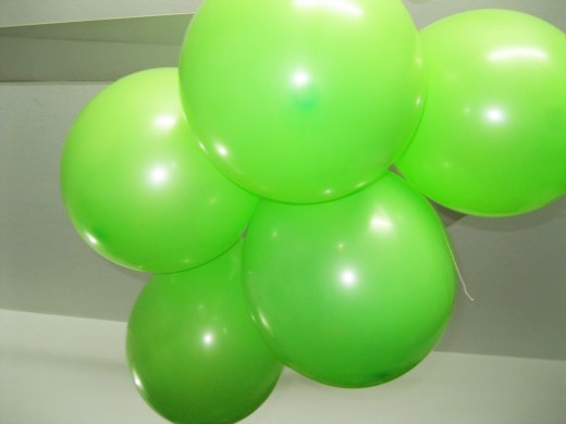 ลูกโป่งกลมเนื้อสแตนดาร์ท สีเขียวตองอ่อน ไซส์ 10 นิ้ว แพ็คละ 10 ใบ (Round Balloons Size 10" - Standard Green Lime Color)
