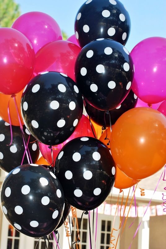 ลูกโป่งกลมนำเข้า พิมพ์ลายจุด สีดำ ไซส์ 12 นิ้ว แพ็คละ 10 ใบ ( Polka Dot Printing Balloon - Black Color )