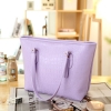 กระเป๋าแฟชั่น สีม่วง สะพายไหล่ ลายหนังจระเข้ เรียบหรู มีซิปเปิดปิด ใส่ของได้เยอะ ((โปรโมชั่นส่งฟรี))
