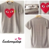 เสื้อยืด เสื้อสกรีน เสื้อแฟชั่น สีเทา play comme des garcons สุดฮิป หัวใจสีแดงสวยๆ ปักป้ายชื่อ เนื้อผ้าดีค่ะ