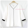 เสื้อแขนสามส่วน (สีขาว) คอวี กุ้นขอบสีตัดทูโทน แบบสวยน่ารักๆ