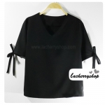 เสื้อแฟชั่น เสื้อทำงาน แบบสวยเรียบหรู คอวี สีดำ แต่งโบว์ที่แขน ใส่ได้ทุกโอกาส ราคาไม่แพง