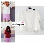 เสื้อแฟชั่น สีขาว ผ้าฮานาโกะ ทรงสวย แบบน่ารักๆ เป็นหยักๆช่วงเอว เนื้อผ้านิ่ม อยู่ทรง ไม่ยับง่าย ใส่สบาย สินค้าคุณภาพ ราคาไม่แพง