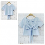 เสื้อแฟชั่นผ้าฮานาโกะ เสื้อครอปวีหลัง(สีฟ้า) แต่งโบว์เก๋ๆ แบบสวยน่ารักมากๆเนื้อผ้าฮานาโกะคุณภาพดี