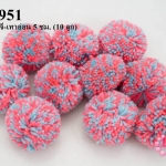 ปอมปอมไหมพรม รวมสี สีชมพูลิ้นจี่-เทาอ่อน 5 ซม. (10 ลูก)