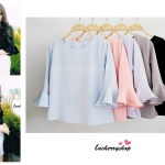 เสื้อแฟชั่น เสื้อทำงาน ผ้าฮานาโกะ สีฟ้า แขนกระดิ่งสามส่วน แบบสวยเรียบหรู สินค้าคุณภาพดี