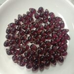 ลูกปัดแก้ว ทรงหยดน้ำ สีม่วงเปลือกมังคุด 8x13 มิล (1ขีด/100กรัม)