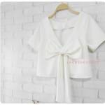 เสื้อแฟชั่นผ้าฮานาโกะ เสื้อครอปวีหลัง(สีขาว) แต่งโบว์เก๋ๆ แบบสวยน่ารักมากๆเนื้อผ้าฮานาโกะคุณภาพดี