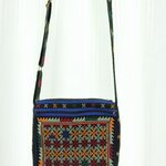 P427 กระเป๋าสะพายข้างลายปักมือ ปรับสายได้