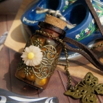 (หมดจ้า) สร้อยคอจดหมายในขวดแก้วสีชา ร้อยด้วยสายโซ่ลูกปัดและผีเสื้อแสนสวย ปิดจุดขวดบอกเรื่องราวอันแสนจะโรแมนติก